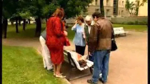 Видео прикол  Уличный консилиум   Городок