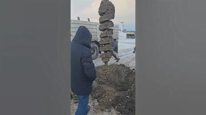 #ямобур вещь🔥 монтаж столбов для освещения на весовой