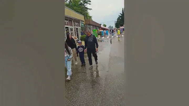 Адлер сегодня Курортный Городок дождь☔ готовьте зонтики это не кого не пугает все гуляют 26.06.22