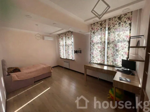 Дом, 6 и более комнат, 250 м2, Бишкек, Рабочий Городок-2