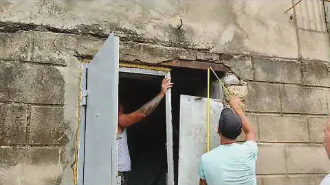 Реконструкция. Саманный старый дом. Установка окон