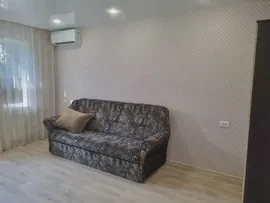 Сдаю посуточно двухкомнатную квартиру 42.0 м² этаж 2/5 Луганск, Щорса городок, 21