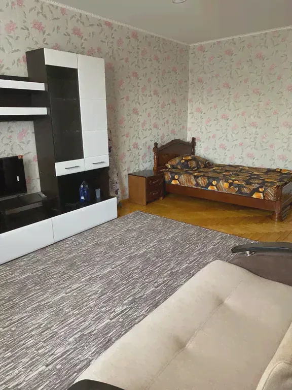 Сдаю посуточно однокомнатную квартиру 38.0 м² этаж 3/4 район Богучарский город Богучар нп Военный городок 12